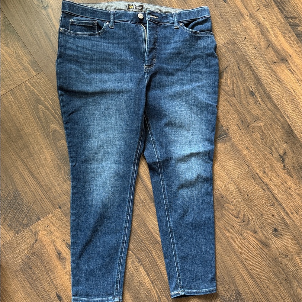 Lee Dark Blue Ankle Jeans